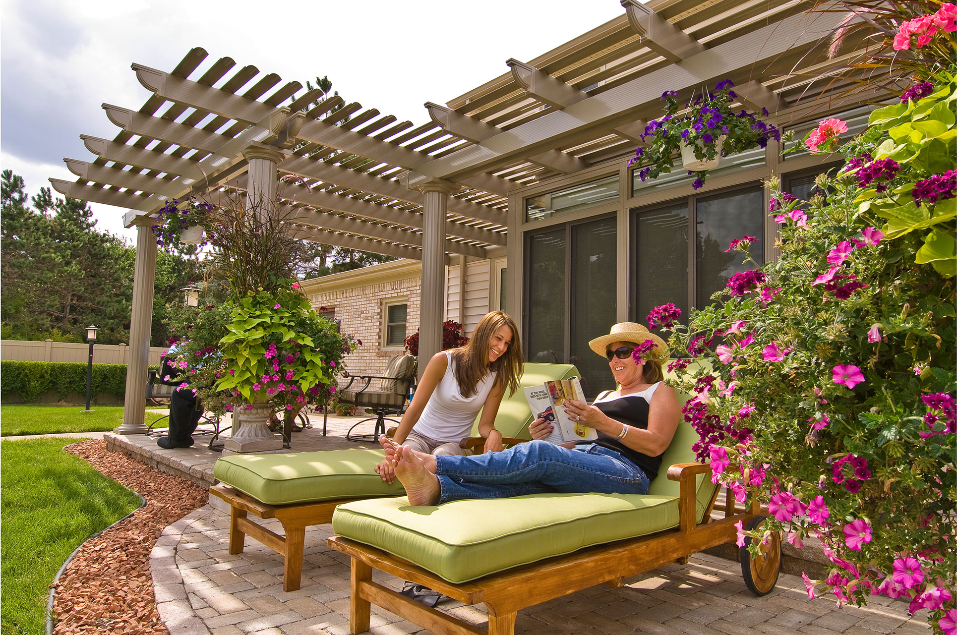 Combo studio Vista View with attached fixed pergola